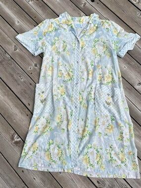 Ashley Taylor light blue/yellow floral print button up nightdress